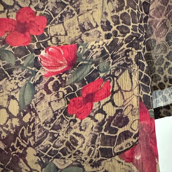 Beautiful cropped blouse. - Picture 4 of 4